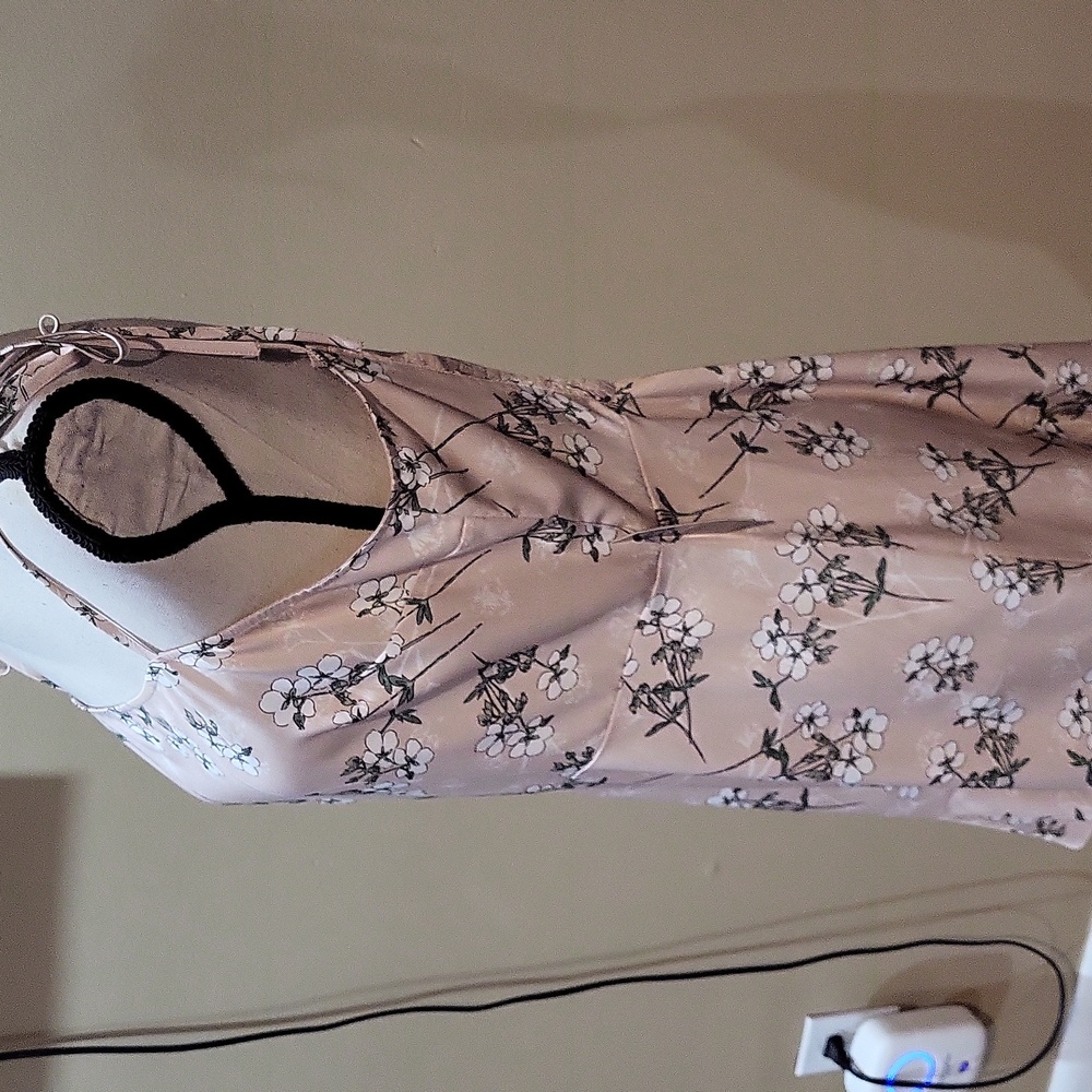 Express Dress 🤍 - Picture 9 of 15